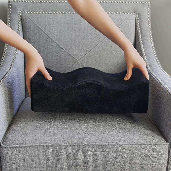 Medical pillow for buttock lifting